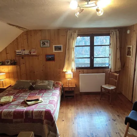 La Grange Aux Loups Bed & Breakfast Queige